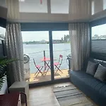 Hausboot Wasservilla Lübeck