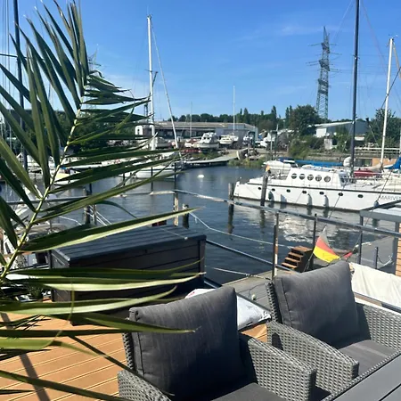 Hausboot Wasservilla Botel *