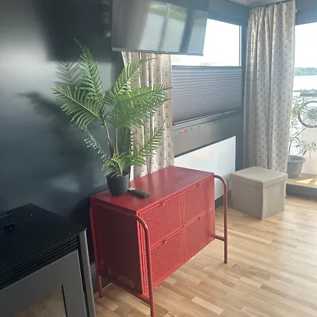 Hausboot Wasservilla * لوبيك