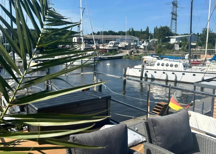 Hausboot Wasservilla Botel *