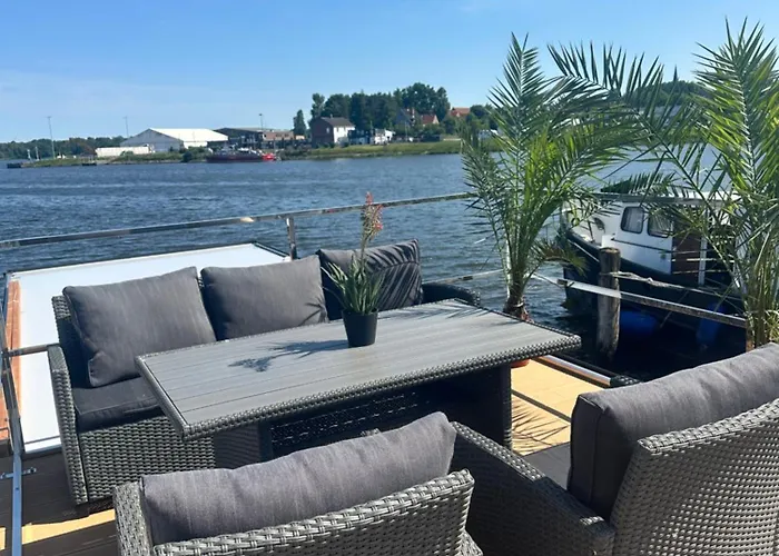 Hausboot Wasservilla Botel