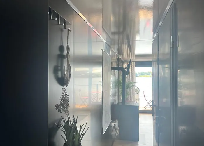 Botel Hausboot Wasservilla *