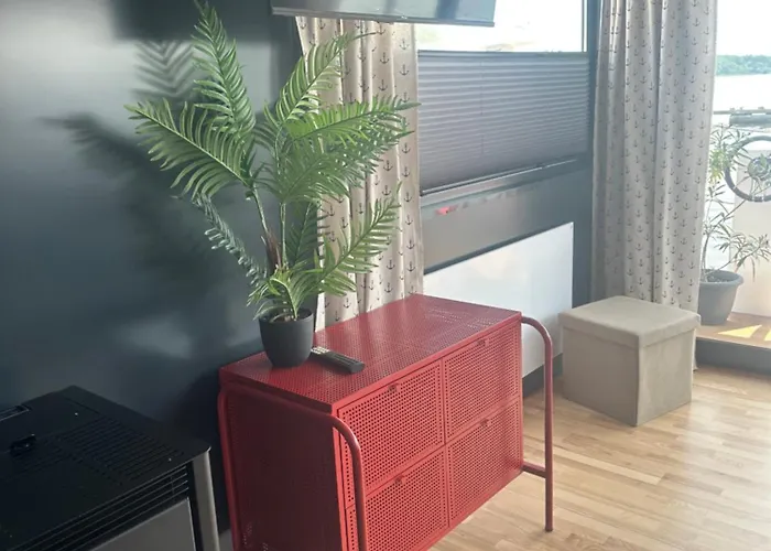 Hausboot Wasservilla * Lübeck