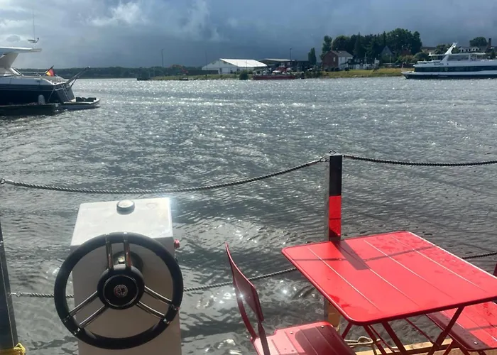 Hausboot Wasservilla Botel