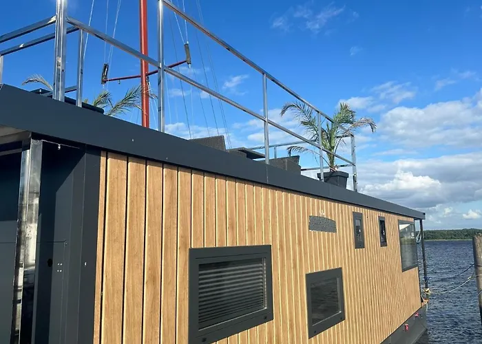 Hausboot Wasservilla Botel *